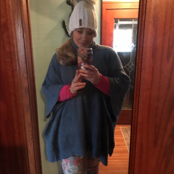 Brand new oversized knit sweater/poncho! TAN COLOR - Picture 1 of 2